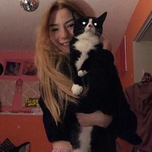 Meet your Posher, Chrissy